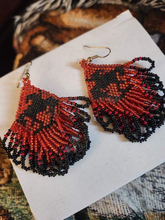 Jewelry - Yakama WA. Native Made Style Handwoven Seed Bead Fringe Earrings